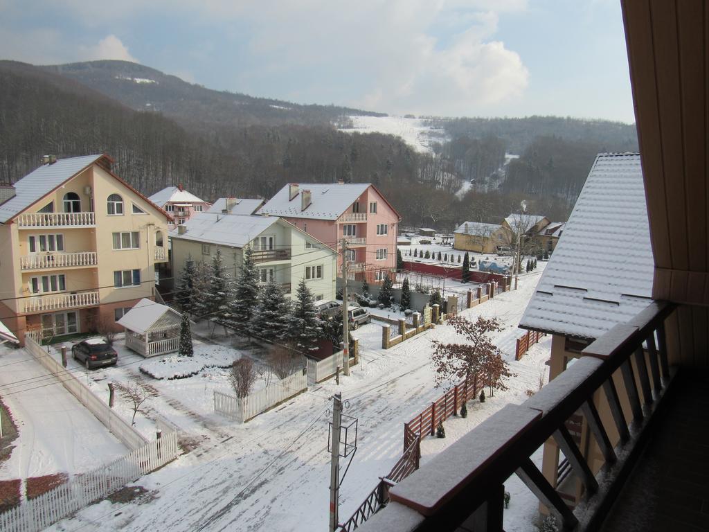 U Neli Hotel Solochyn Exterior photo